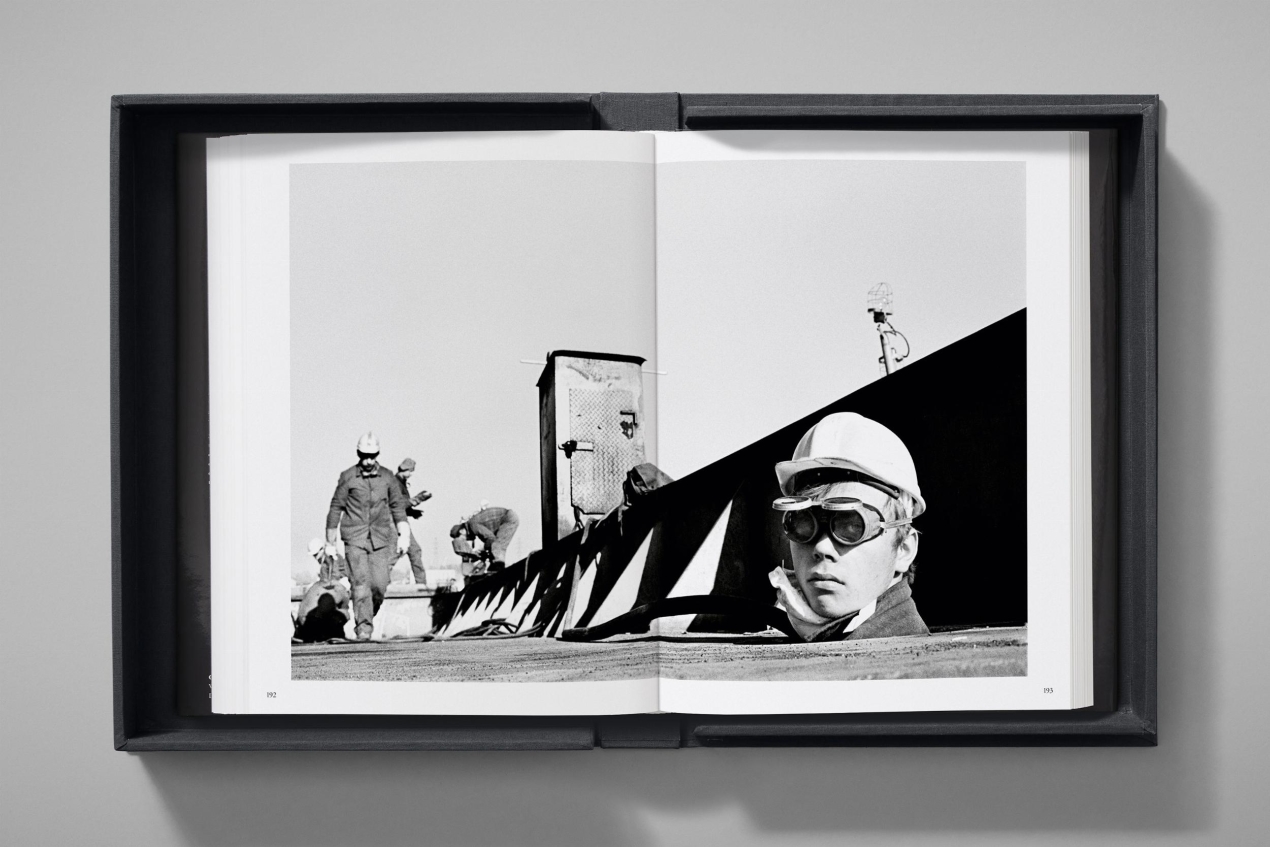 Sebastião Salgado. Workers. Art Edition No. 1–100 ‘Fishermen, Trapani, Italy, 1991’ - Imagen 9 de 18