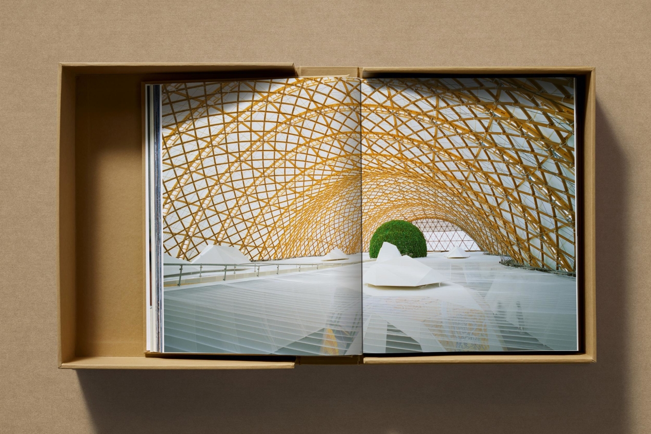 Shigeru Ban. Complete Works 1985–Today. Art Edition ‘Bamboo Gridshell Roof’, 2023 - Bild 12 von 33