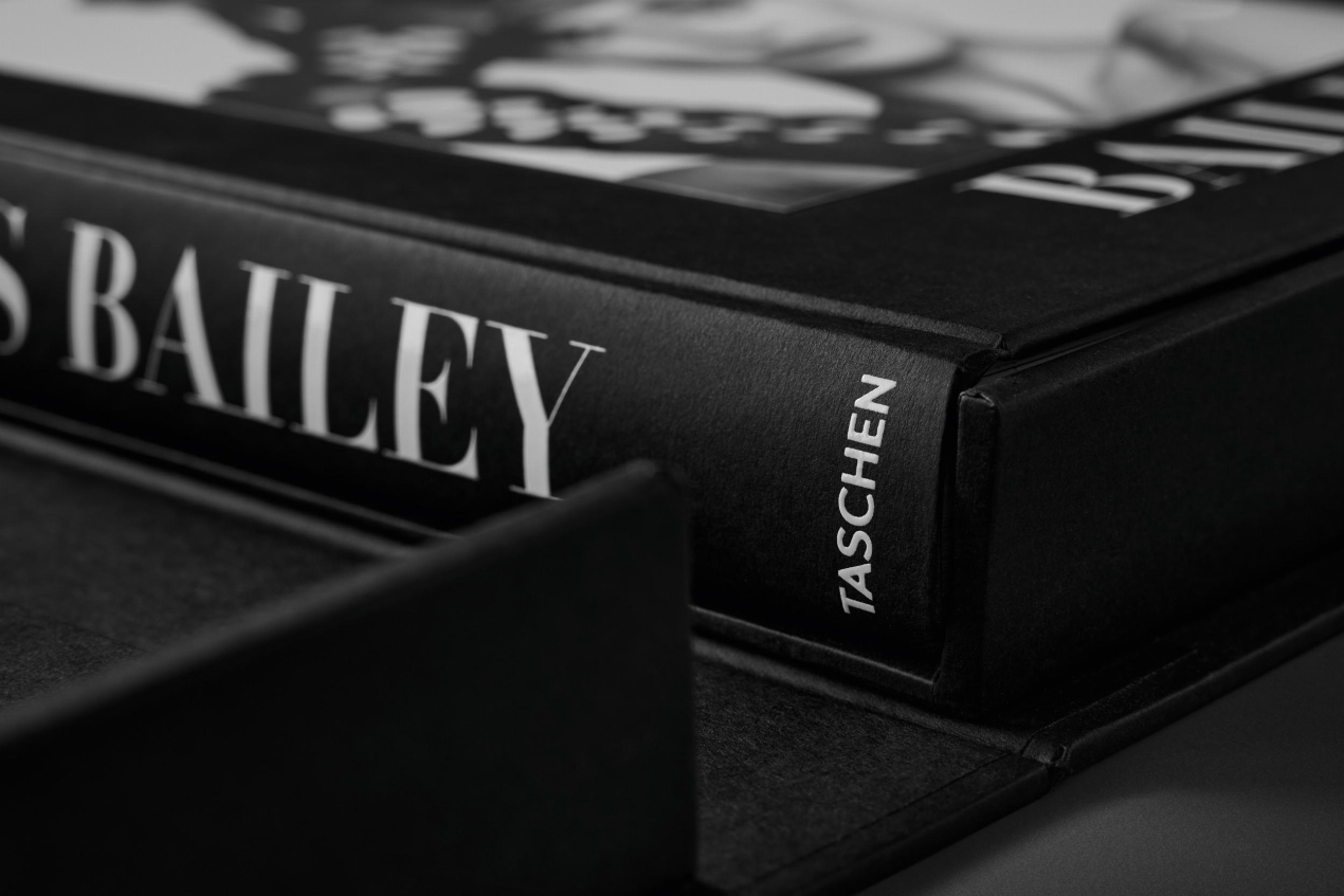 David Bailey. Eighties. Art Edition No. 1–100, ‘Yves Saint Laurent’, 1981 - Immagine 27 di 27