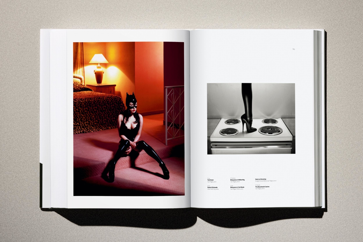 Albert Watson. Kaos. 2nd Edition. Art Edition No. 151–200, 'Keith Richards, New York City', 1988 - Image 29 of 31