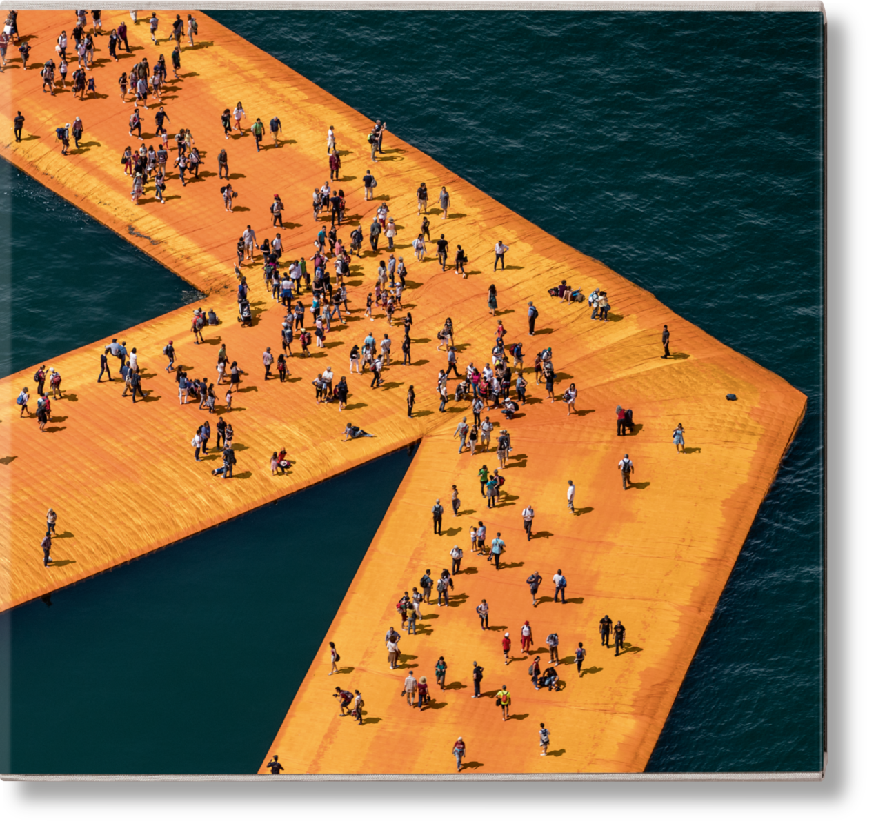 Christo and Jeanne-Claude. The Floating Piers - Image 1 de 16