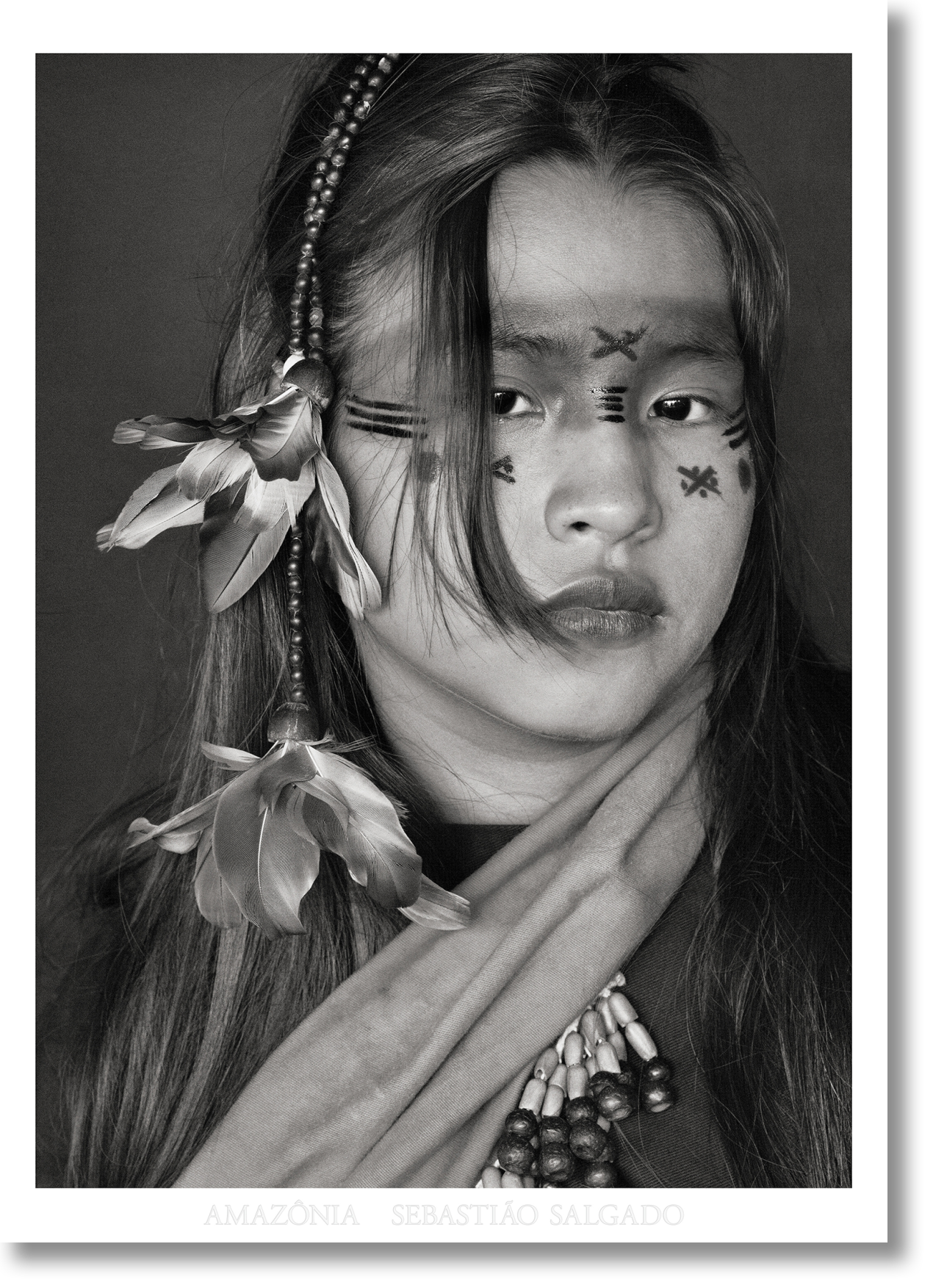 Sebastião Salgado. Amazônia. Poster ‘Ashaninka Girl’ - Bild 1 von 2