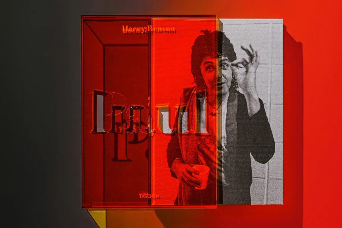 Harry Benson. Paul. Art Edition No. 51–100 ‘Wings Backstage, 1976’