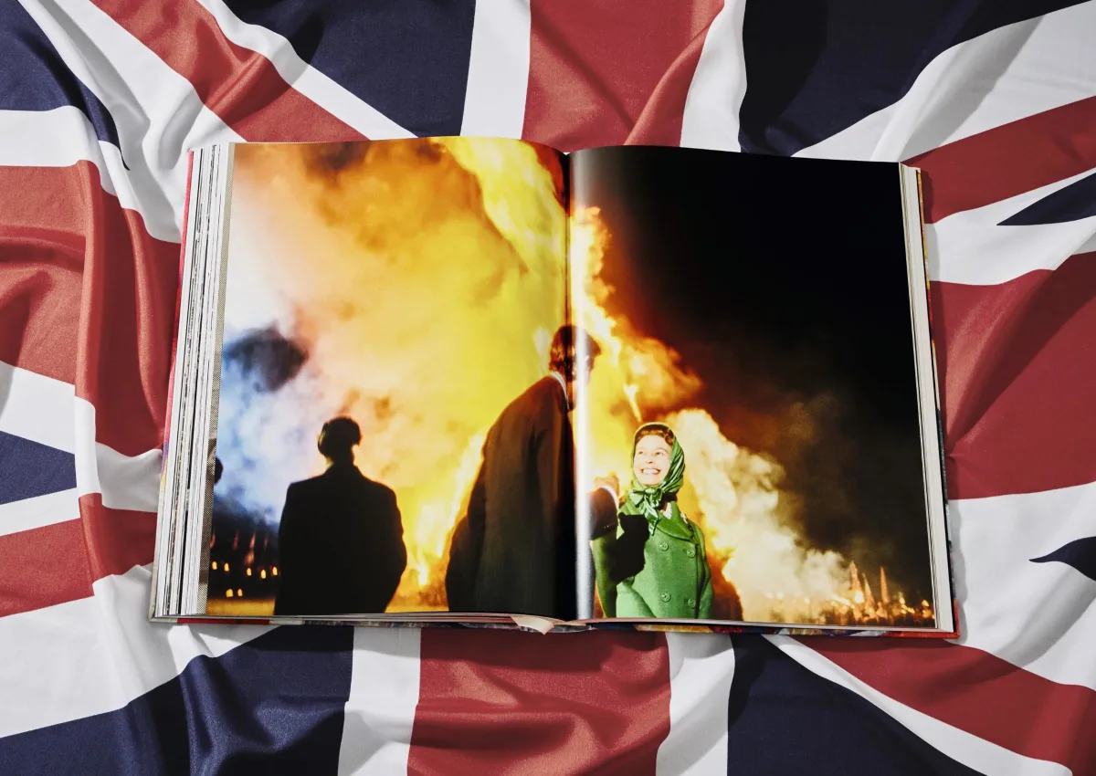 Her Majesty. Vivienne Westwood Edition No. 501–1,000. Harry Benson ‘Royal Departure’