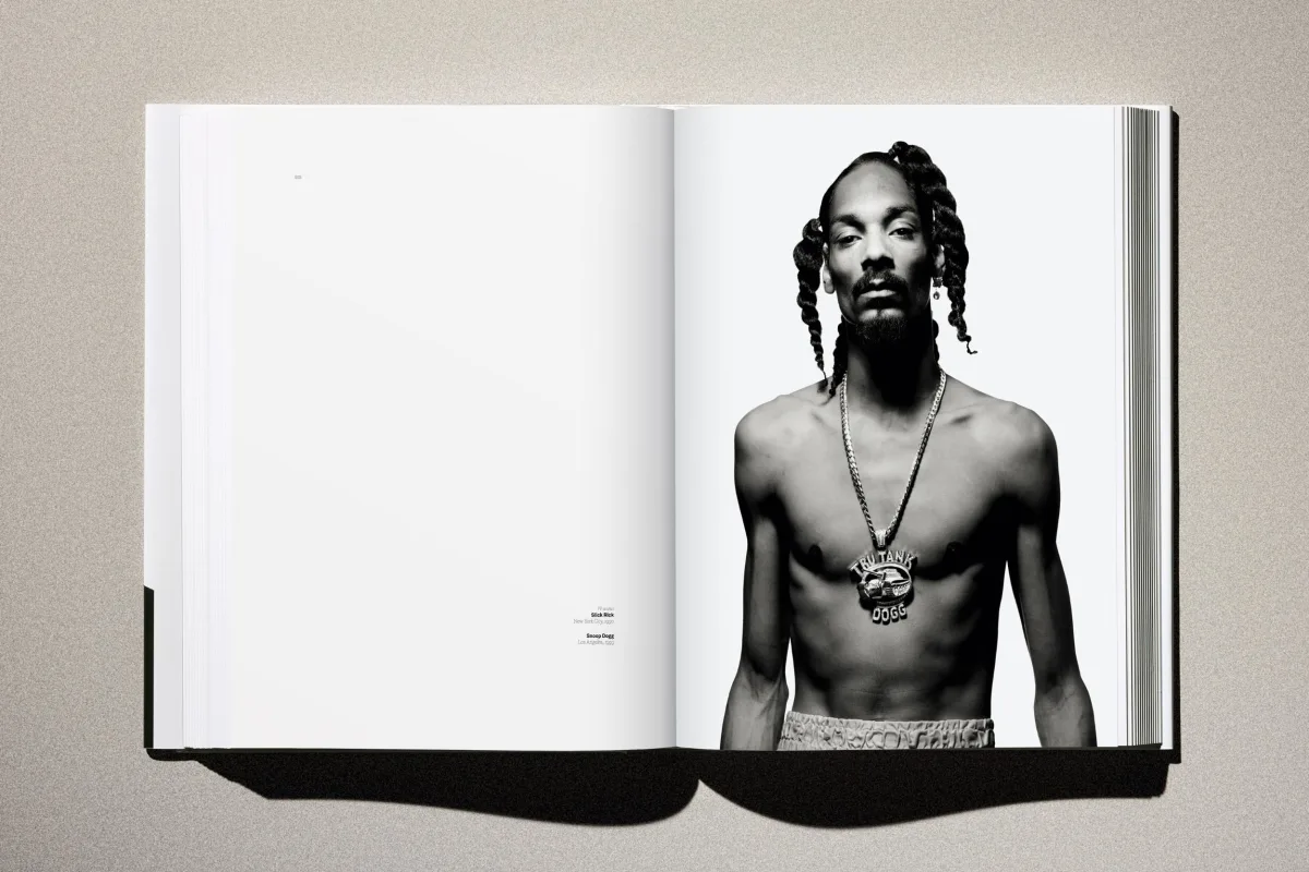 Albert Watson. Kaos. 2nd Edition. Art Edition No. 151–200, 'Keith Richards, New York City', 1988 - Image 22 de 31