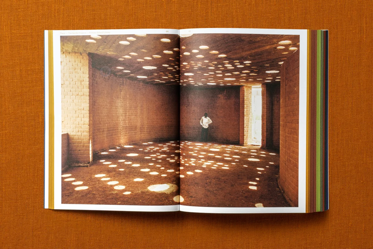 Francis Kéré. Building Stories. Art Edition No. 1–100, ‘Building Brick’ - Bild 15 von 41