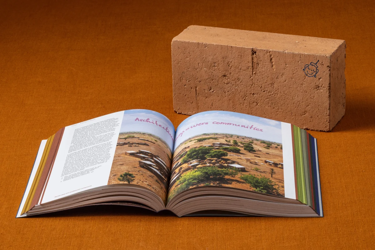 Francis Kéré. Building Stories. Art Edition No. 1–100, ‘Building Brick’ - Bild 2 von 41