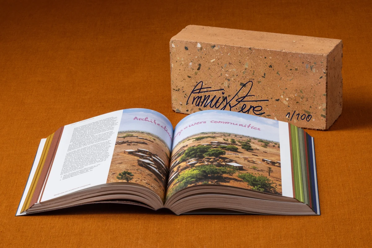 Francis Kéré. Building Stories. Art Edition No. 1–100, ‘Building Brick’ - Bild 3 von 41