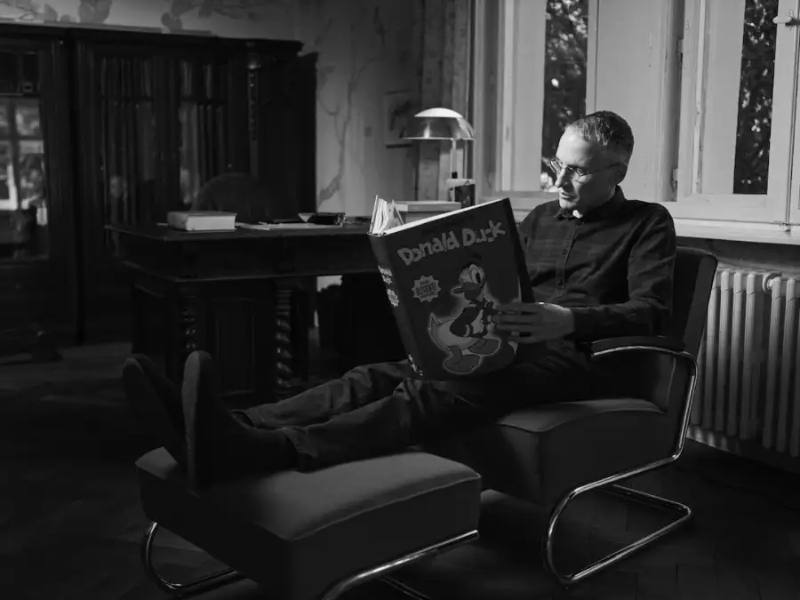 Reading Donald Duck - André Butzer enjoys the XL edition