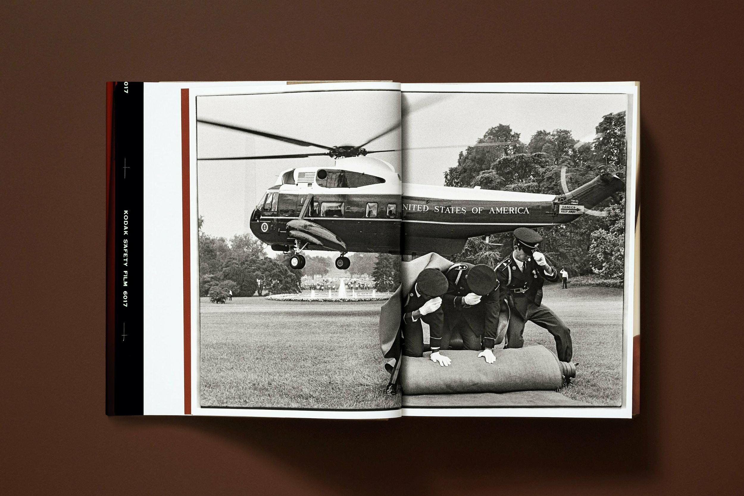 Annie Leibovitz - Image 6 of 15