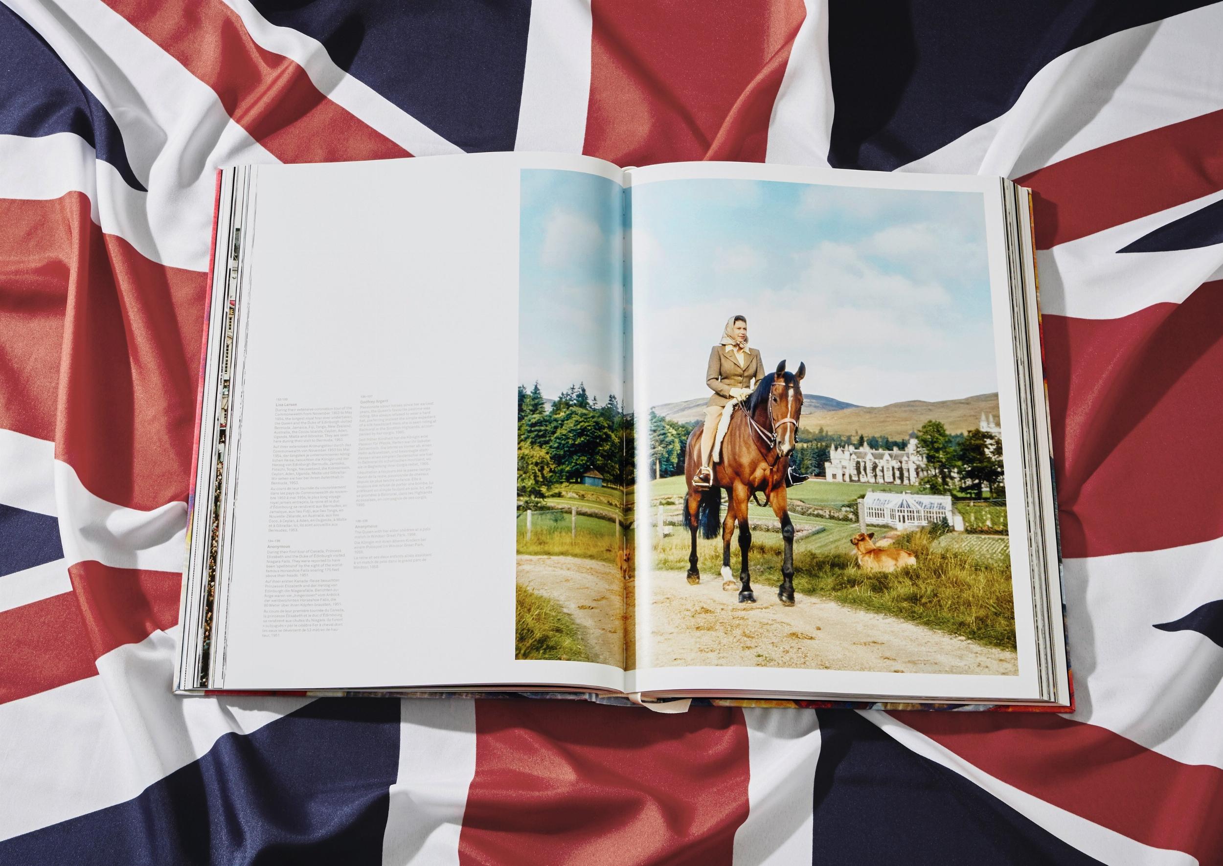 Her Majesty. Vivienne Westwood Edition No. 501–1,000. Harry Benson ‘Royal Departure’ - Imagen 8 de 11