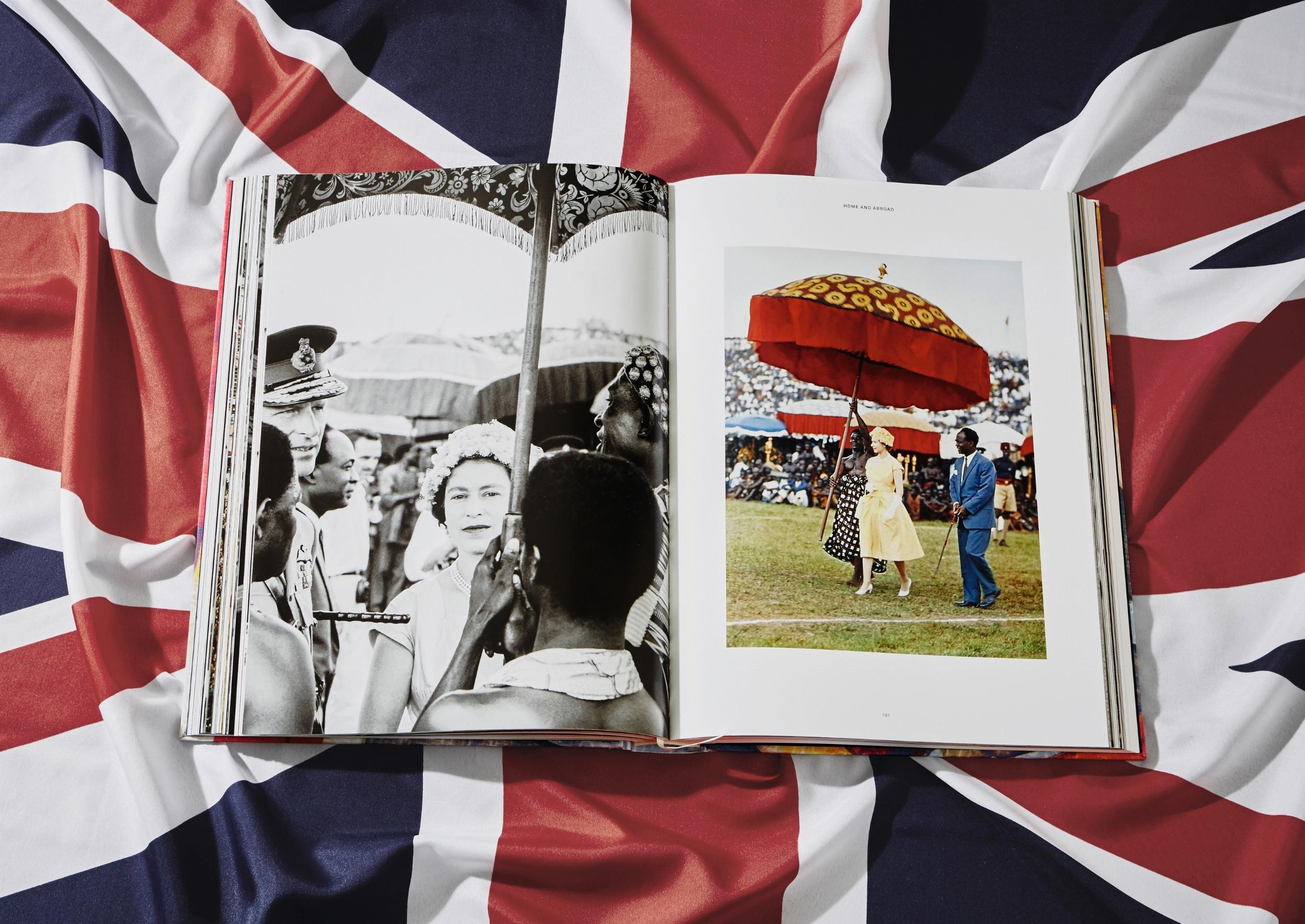 Her Majesty. Vivienne Westwood Edition No. 501–1,000. Harry Benson ‘Royal Departure’ - Imagen 9 de 11