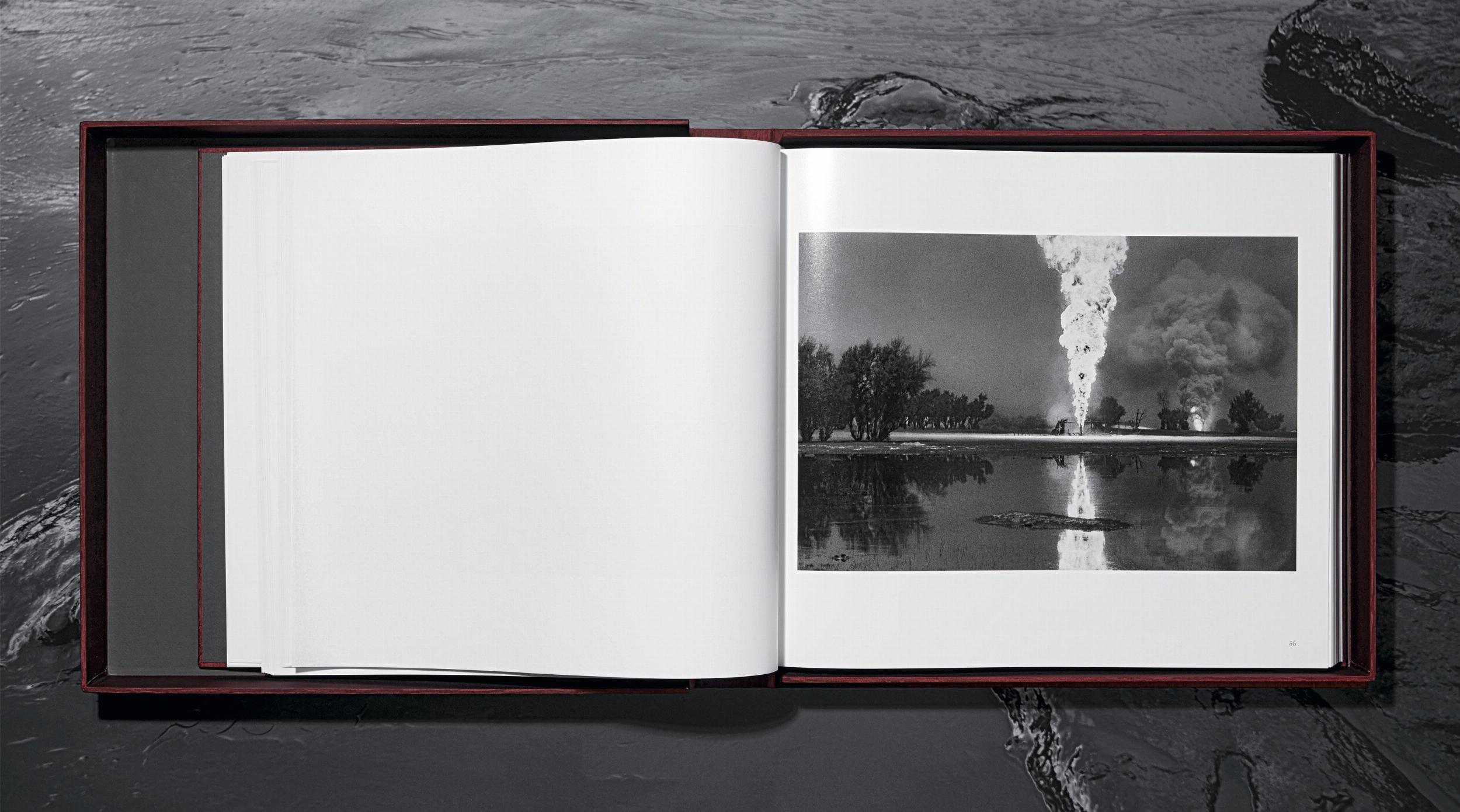 Sebastião Salgado. Kuwait. A Desert on Fire - Image 7 de 17