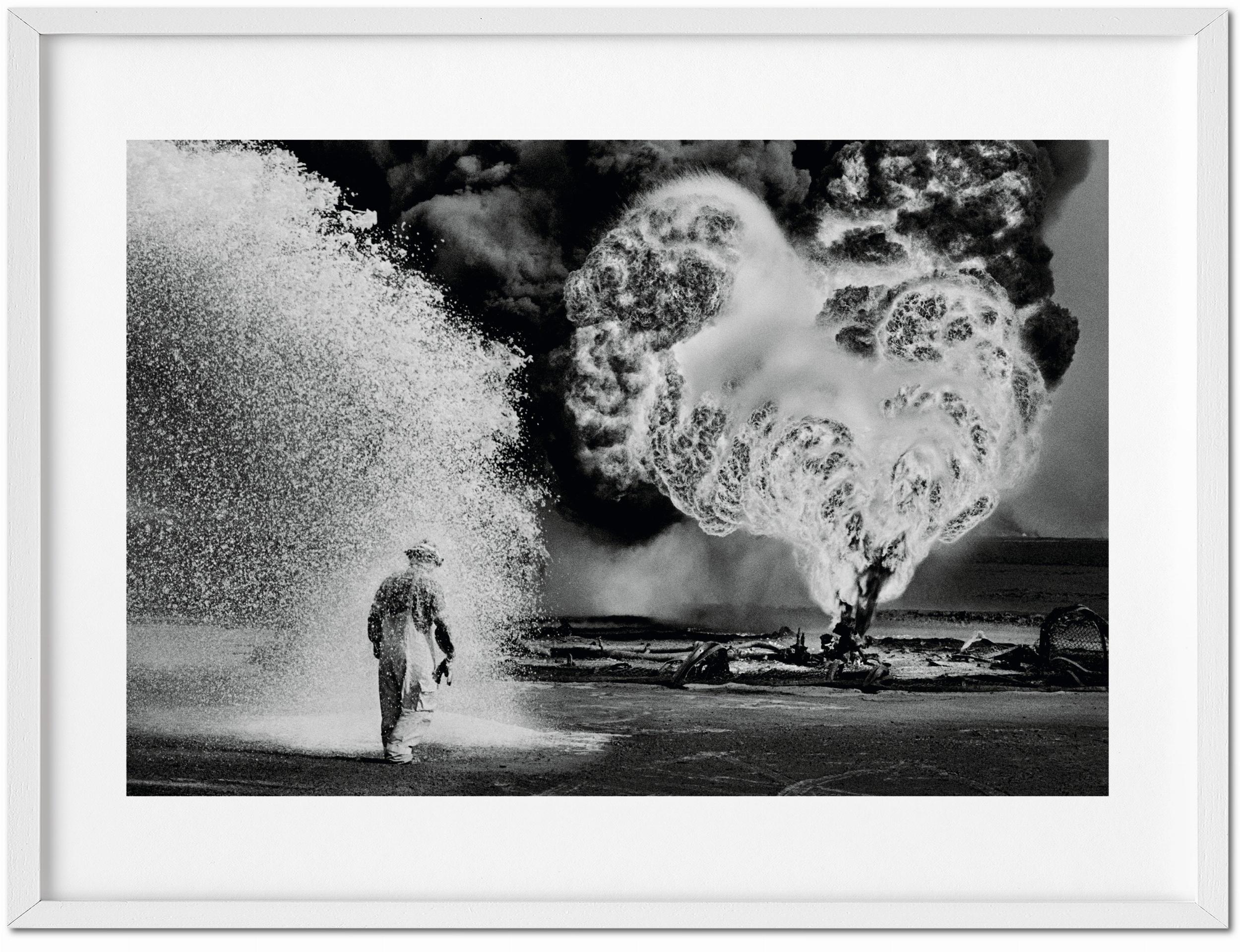 Sebastião Salgado. Kuwait. A Desert on Fire, Art Edition - Bild 2 von 18